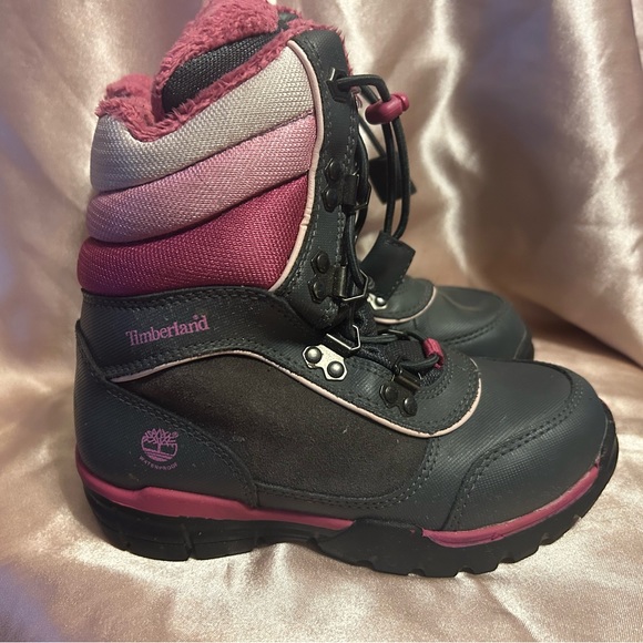 Timberland Girls Boots - Picture 1 of 9